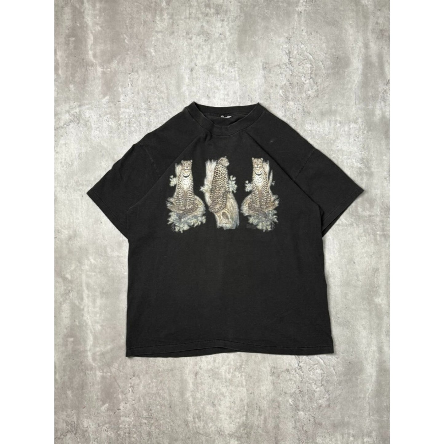 Vintage Cheetah Pack Animal Nature Graphic T-Shirt Size Medium Black