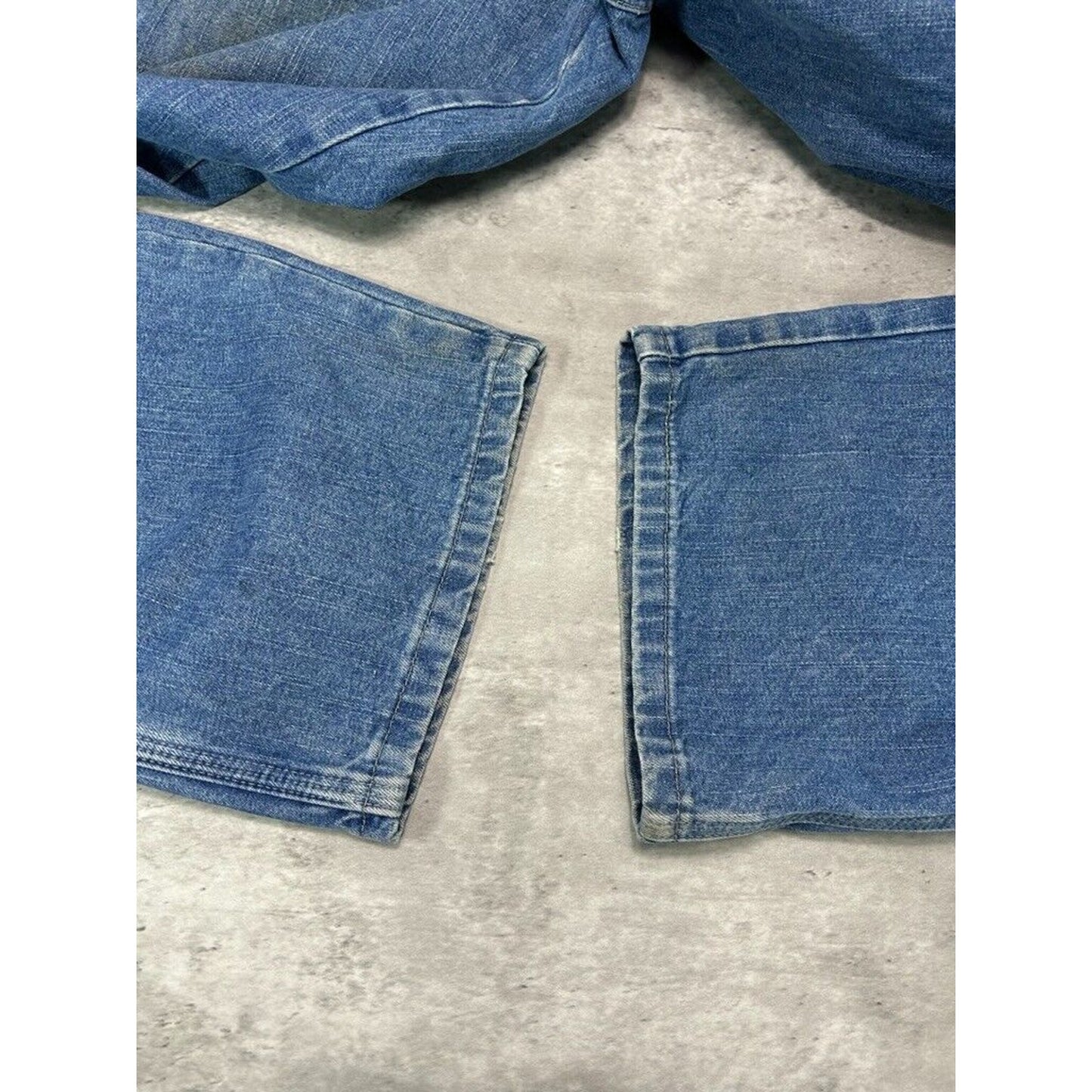 Vintage Wrangler Hero Medium Wash Denim Workwear Carpenter Pants Size 33