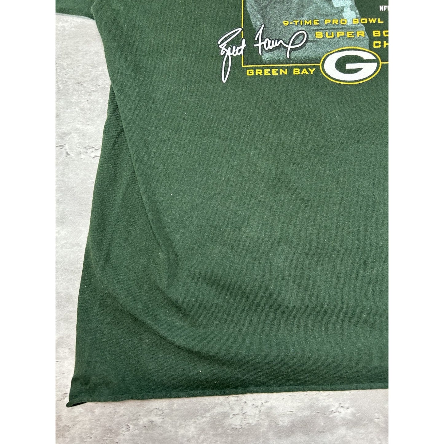 Vintage Brett Favre #4 Green Bay Packers NFL Player Graphic Cropped T-Shirt XL