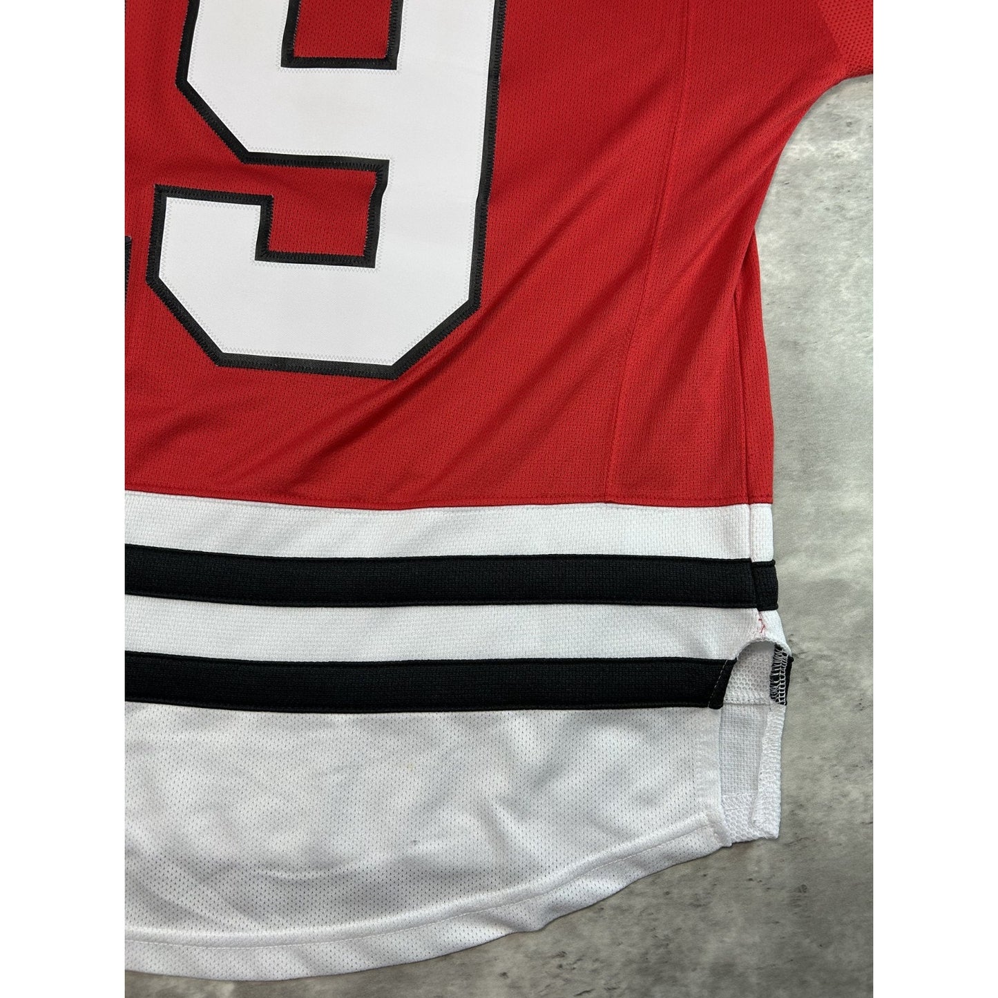 Johnathan Towes #19 Chicago Blackhawks NHL Reebok Hockey Jersey Size Medium