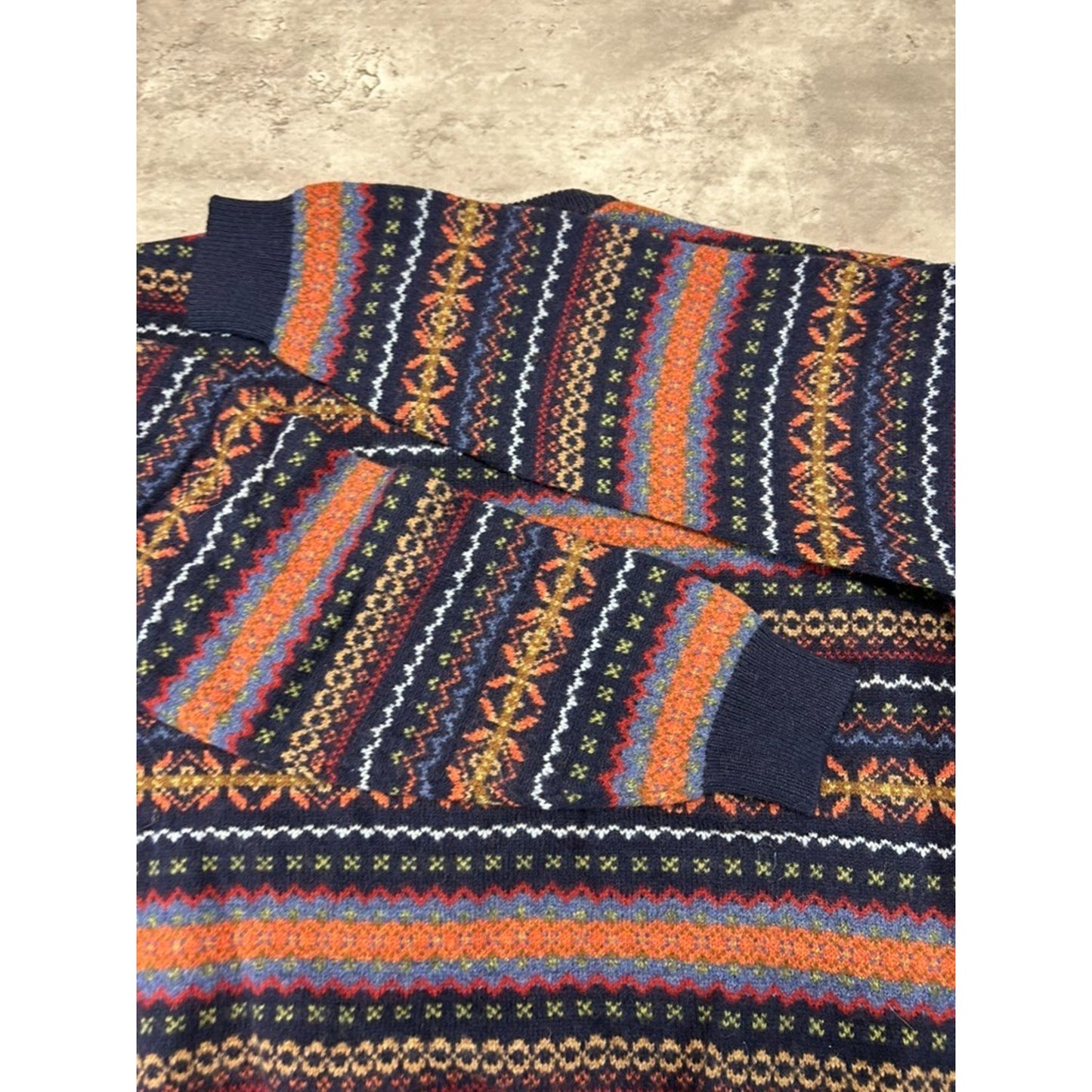 Vintage L.L. Bean Abstract Striped 100% Wool Pullover Knit Sweater Size Medium