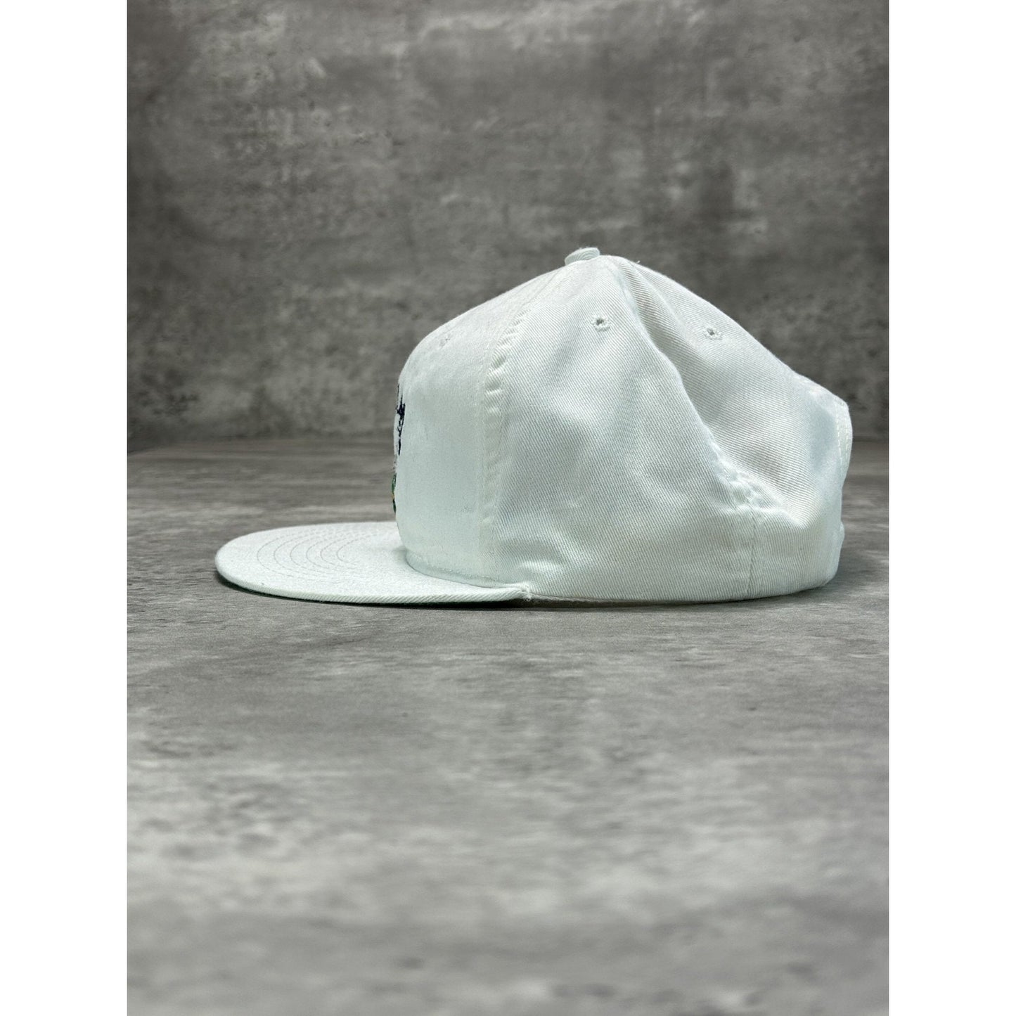 Vintage 90s Notre Dame Fighting Irish NCAA Embroidered Snapback Hat OSFA White