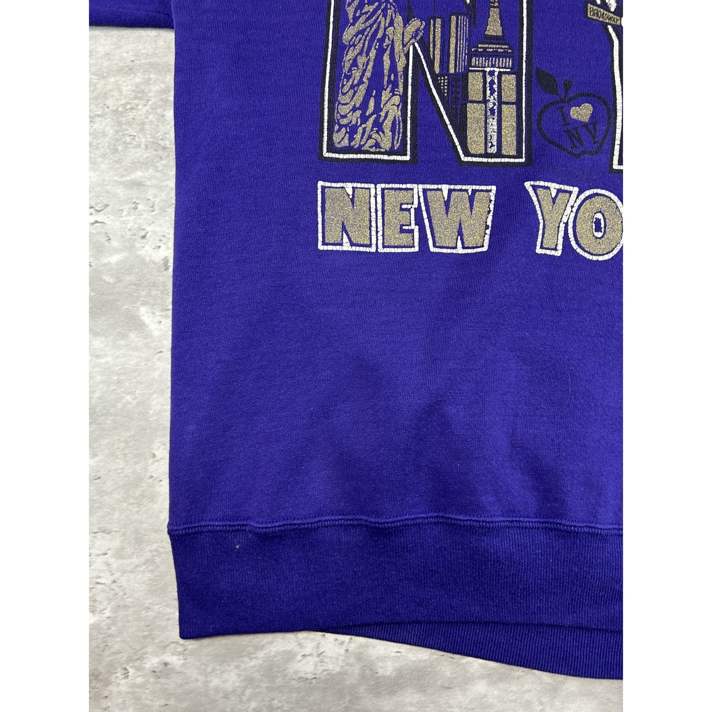 Vintage 90s New York City Skyline Graphic Spellout Destination Sweatshirt Large