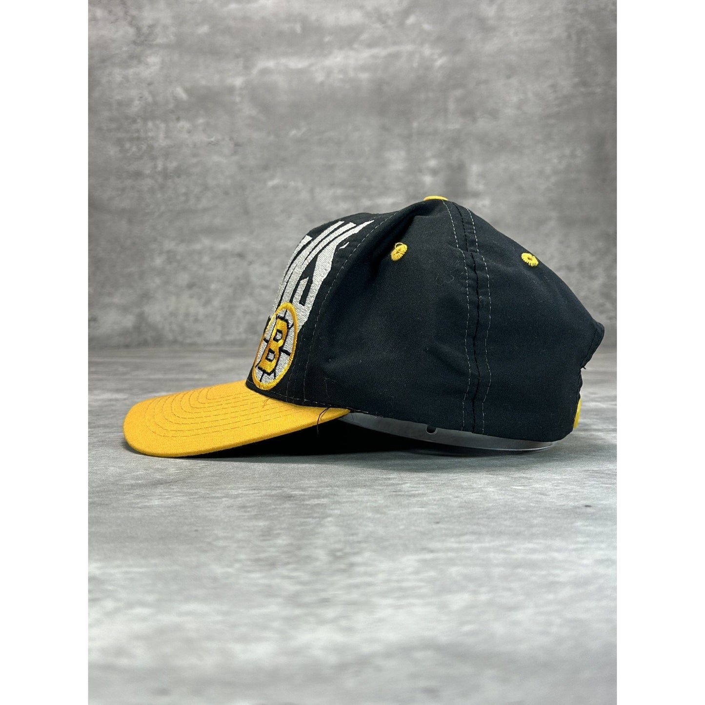 Vintage 90s Boston Bruins NHL Embroidered Spellout Hockey Snapback Hat OSFA