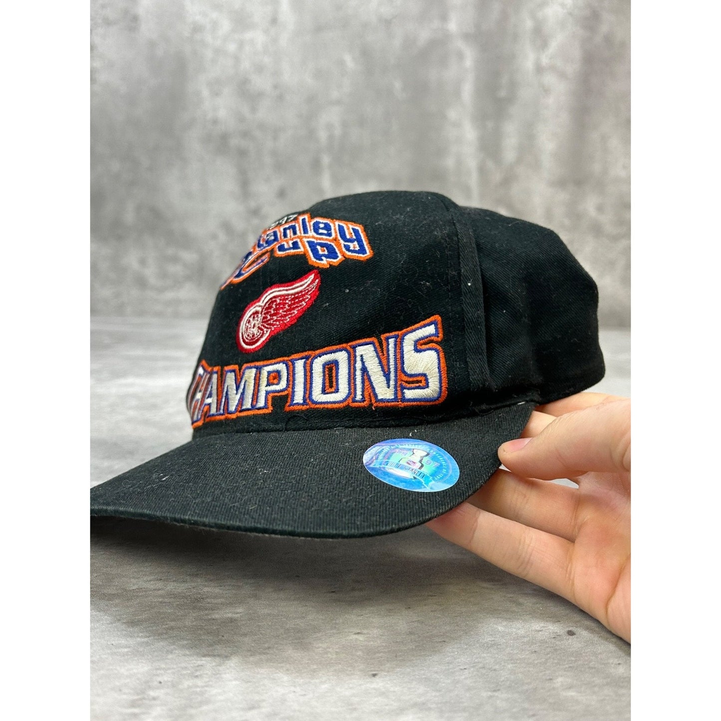 Vintage 1997 Detroit Red Wings NHL Embroidered Spellout Snapback Hat OSFA