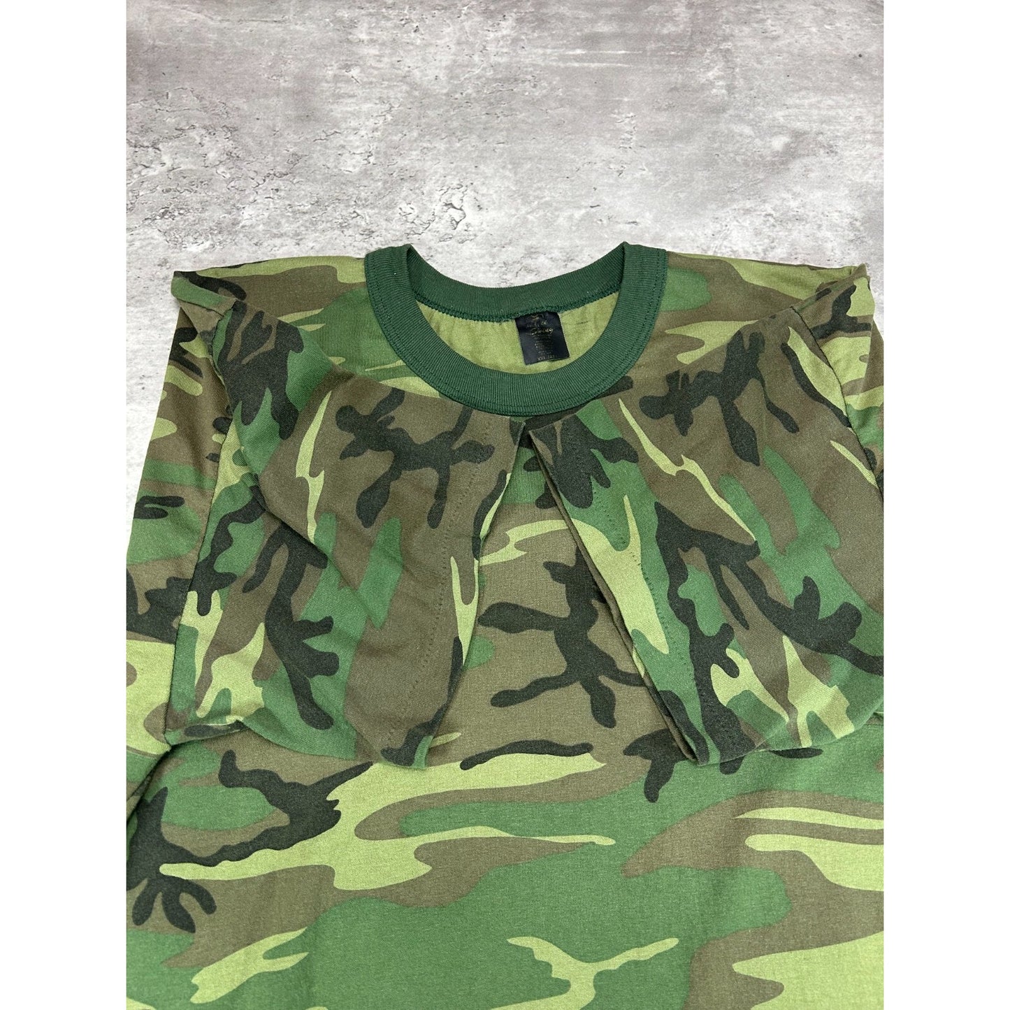 Vintage 80s Woodland Camo Hunting T-Shirt Size XXL