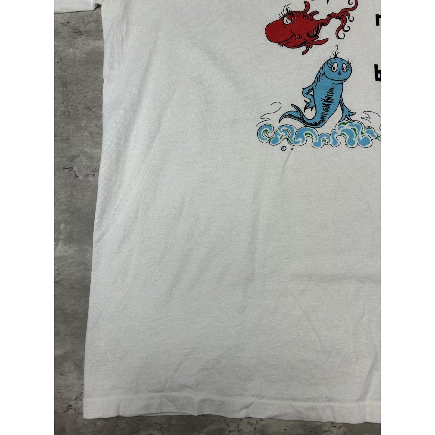 Vintage 90s Dr Suess One Fish Two Fish Red Fish Blue Fish Graphic T-Shirt Sz XL