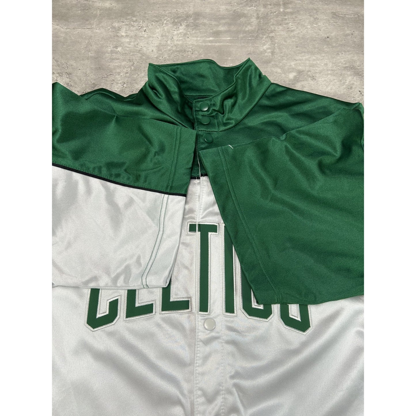 Vintage Boston Celtics NBA Embroidered Spellout Nike Warm Up Jersey Size XL