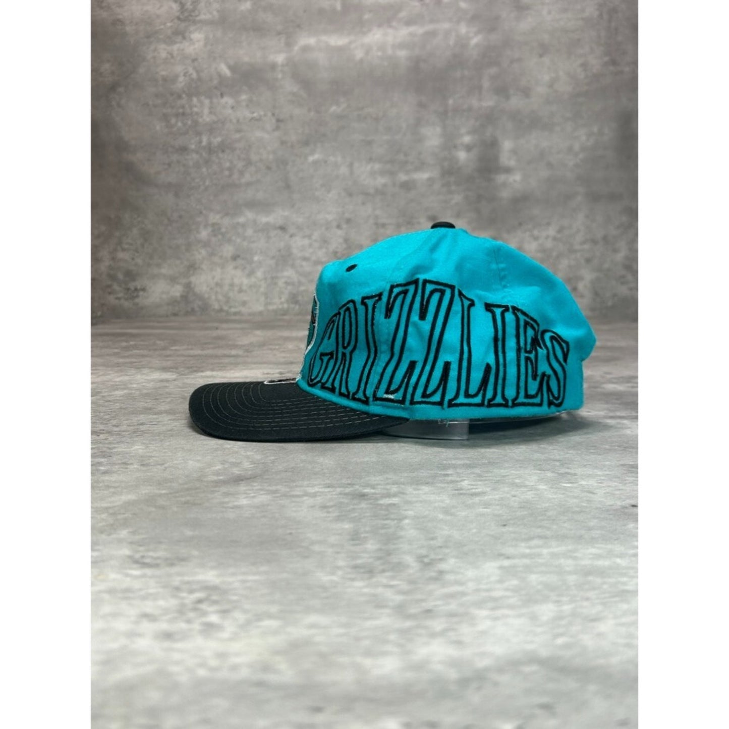 VTG 90s Vancouver Grizzlies NBA Embroidered Logo Basketball Snapback Hat OSFA