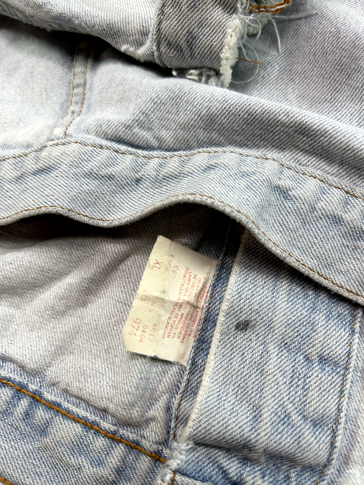 Vintage 80s Levis Red Tab Medium Wash Distressed Denim Trucker Jacket Size XL