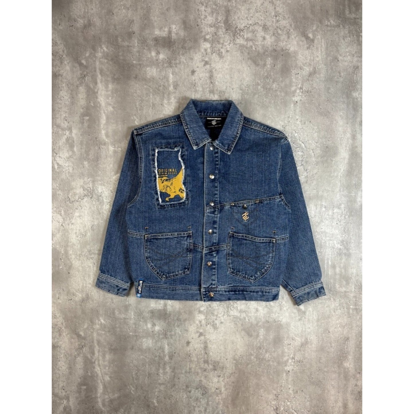 Vintage Y2K Rocawear Denim Goods Medium Wash Trucker Jacket Size XS