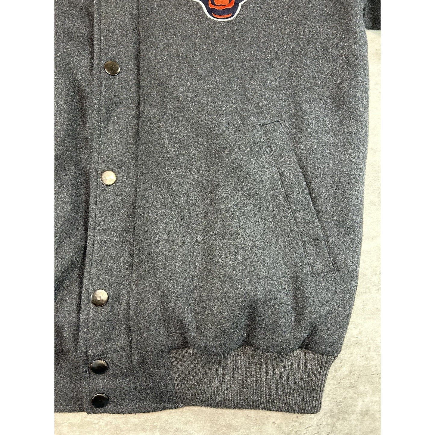 Chicago Bears NFL Embroidered Logo Football Bomber Jacket Size Large Gray