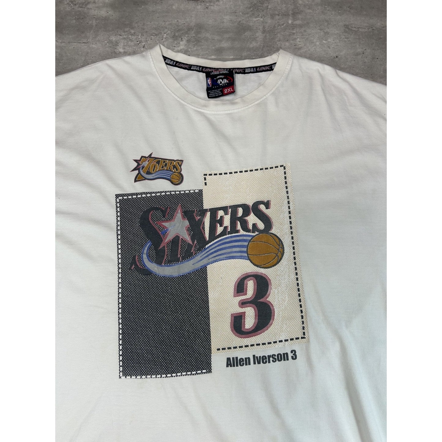 Vintage Allen Iverson #3 Philadelphia 76ers NBA Graphic T-Shirt Size 2XL