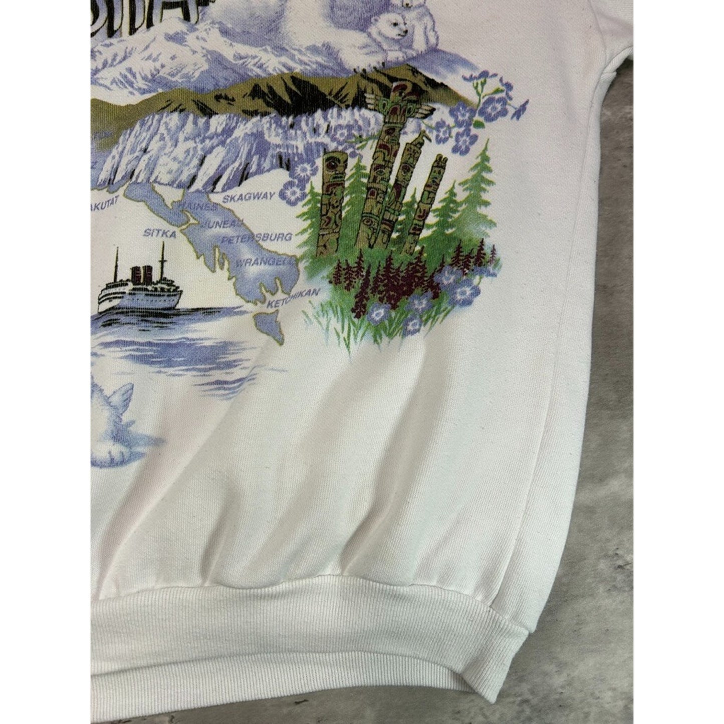 Vintage 90s Alaska Nature Animals All Over Print Sweatshirt Size Large White