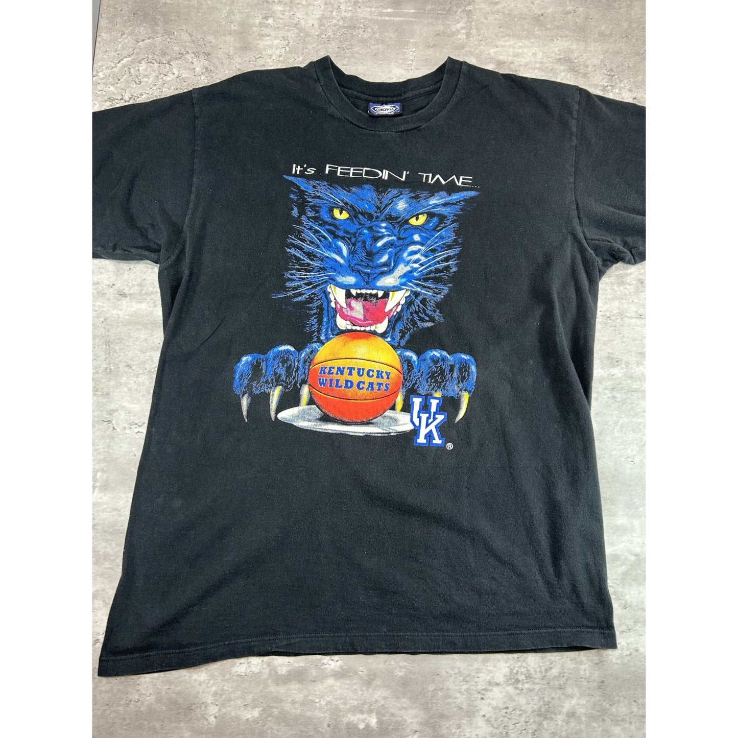 Vintage 90s Kentucky Wildcats NCAA Basketball Cartoon Graphic T-Shirt Size XL