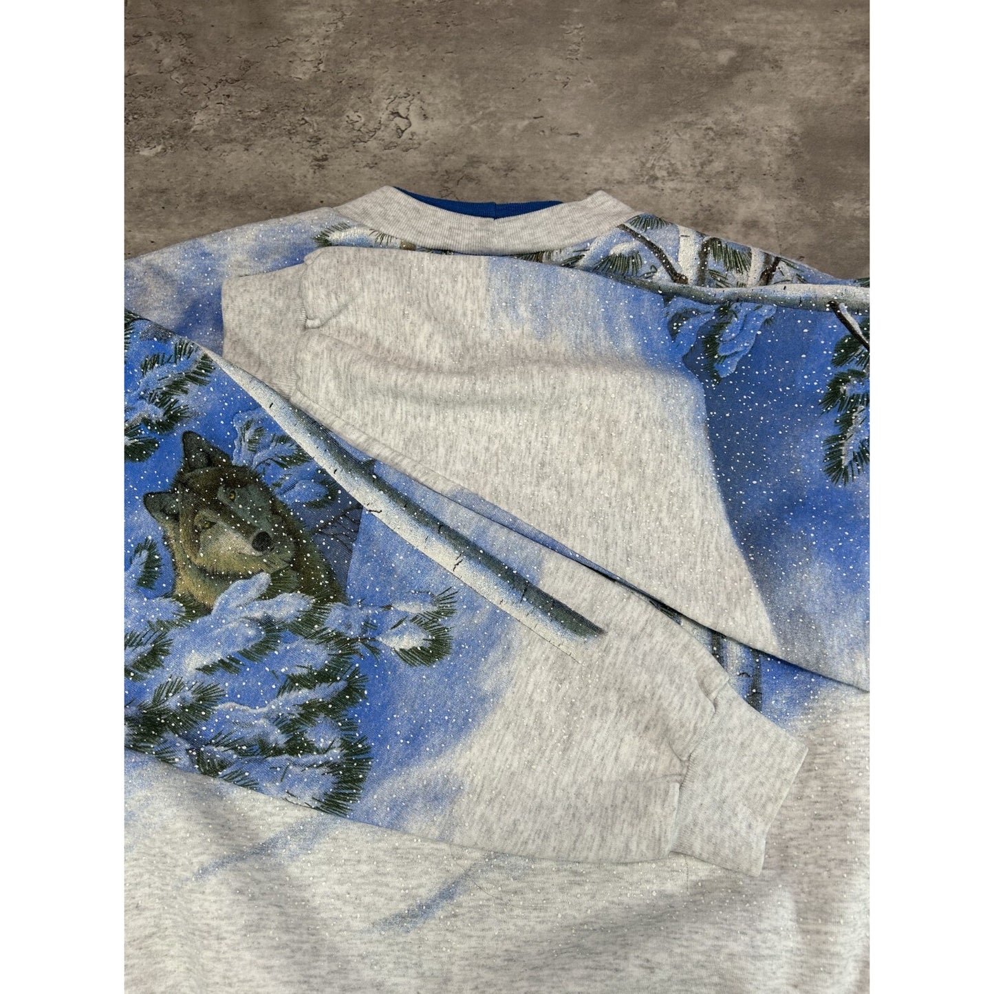 Vintage 90s Wolf Winter Landscape All Over Print Graphic Sweatshirt Size Large