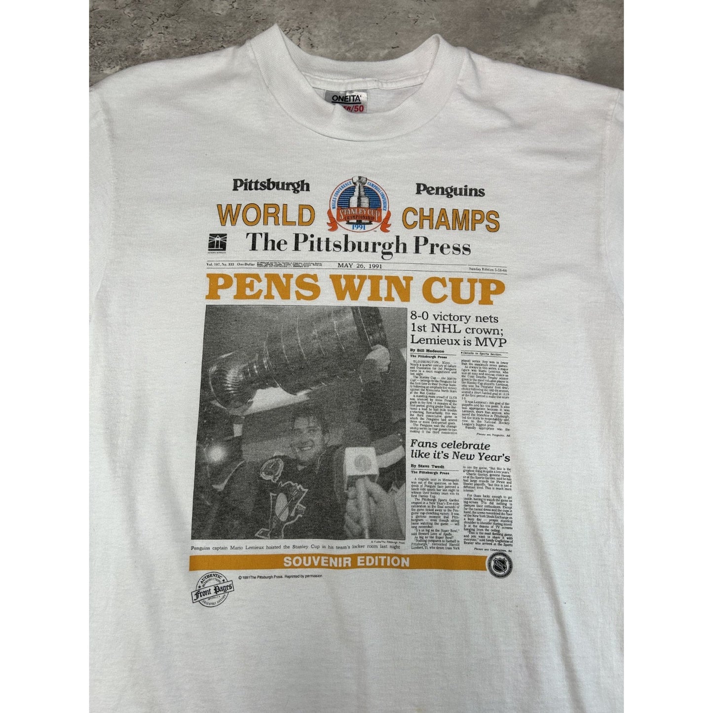 VTG 1991 Pittsburgh Penguins NHL Stanley Cup Champs Newspaper T-Shirt Sz Large