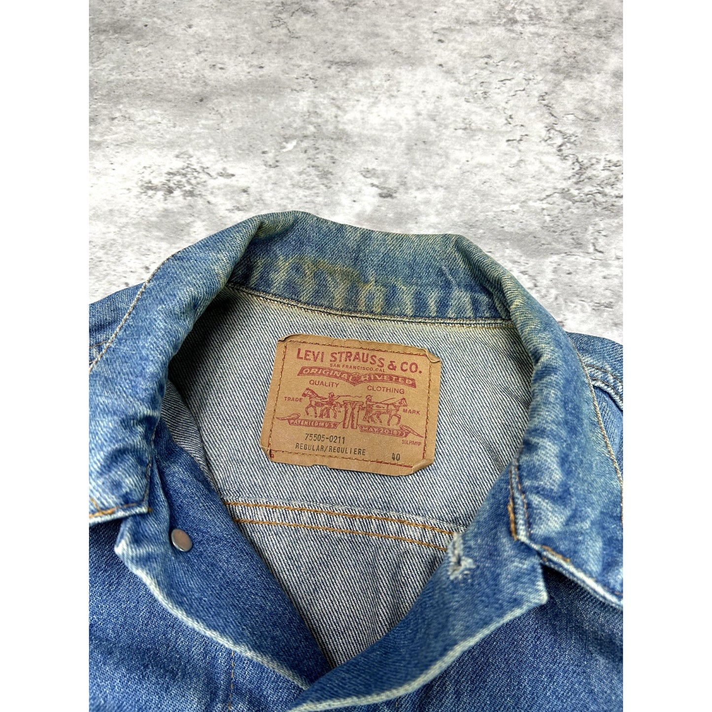 Vintage 80s/90s Levis Red Tab Medium Wash Type 3 Trucker Jacket Size 40 Medium