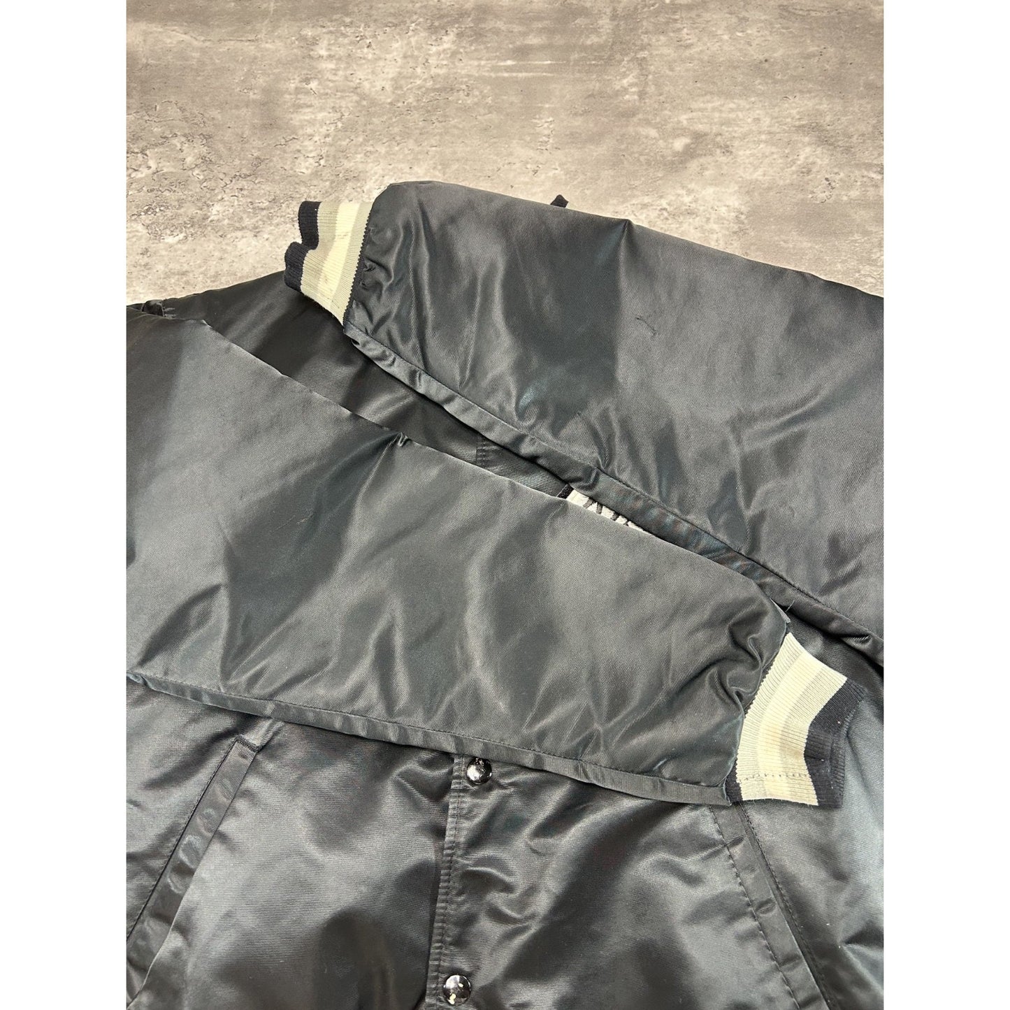 Vintage 80s Los Angeles Kings NHL Starter Satin Bomber Jacket Size Large