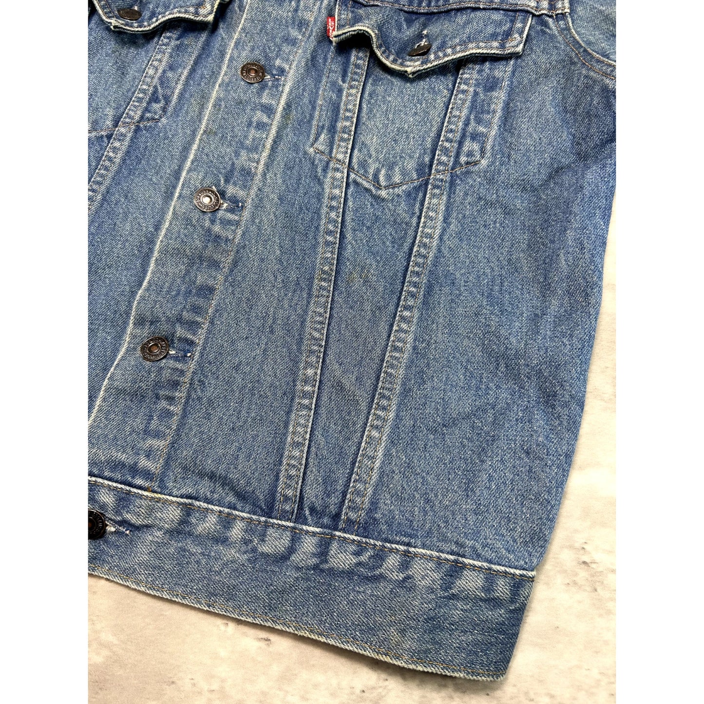 Vintage 80s/90s Levis Red Tab Medium Wash Type 3 Trucker Jacket Size 40 Medium