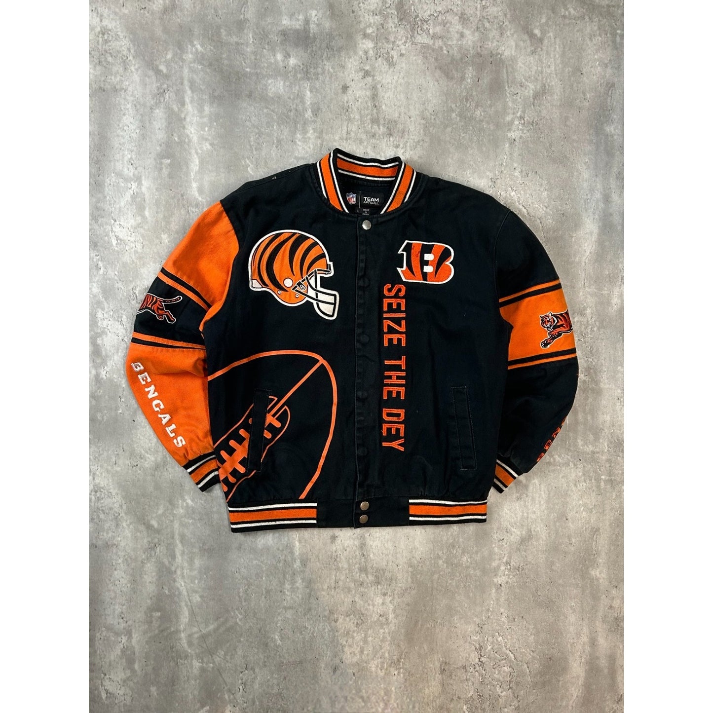 Cincinnati Bengals NFL Embroidered Logo Canvas Bomber Jacket Size Large