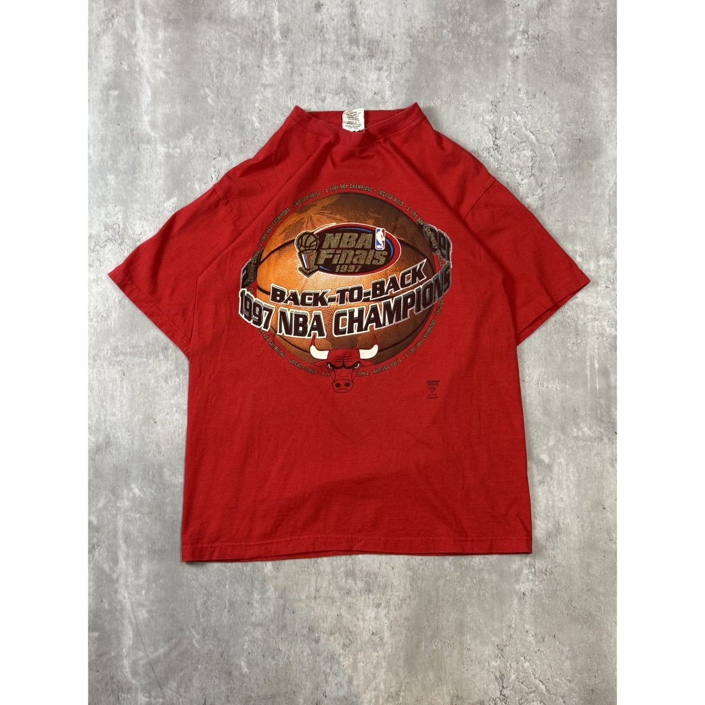 Vintage 1997 Chicago Bulls NBA Back To Back World Champs Graphic T-Shirt Large