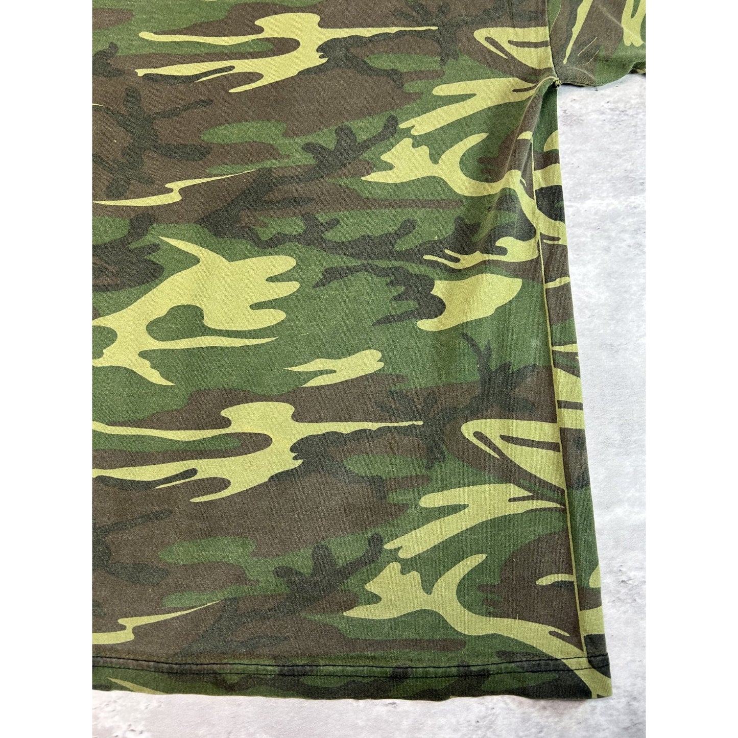 Vintage 2001 Ha! Now You Cant See Me! Comedy Slogan Spellout Camo T-Shirt Sz L