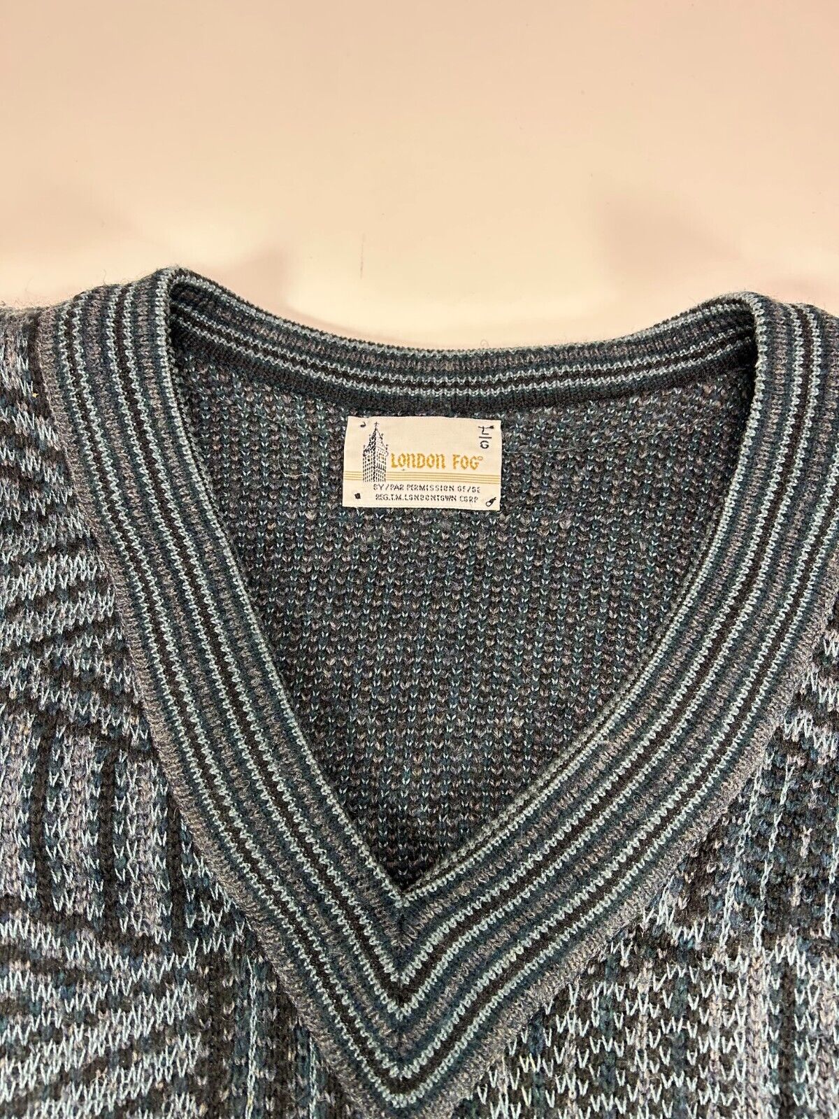 Vintage 80s/90s London Fog Abstract Print V-Neck Pullover Knit Sweater Size Large