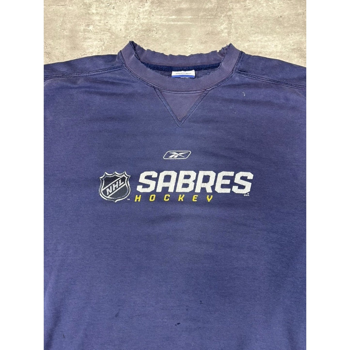 Vintage Buffalo Sabres NHL Graphic Spellout Reebok Hockey Sweatshirt Size Large