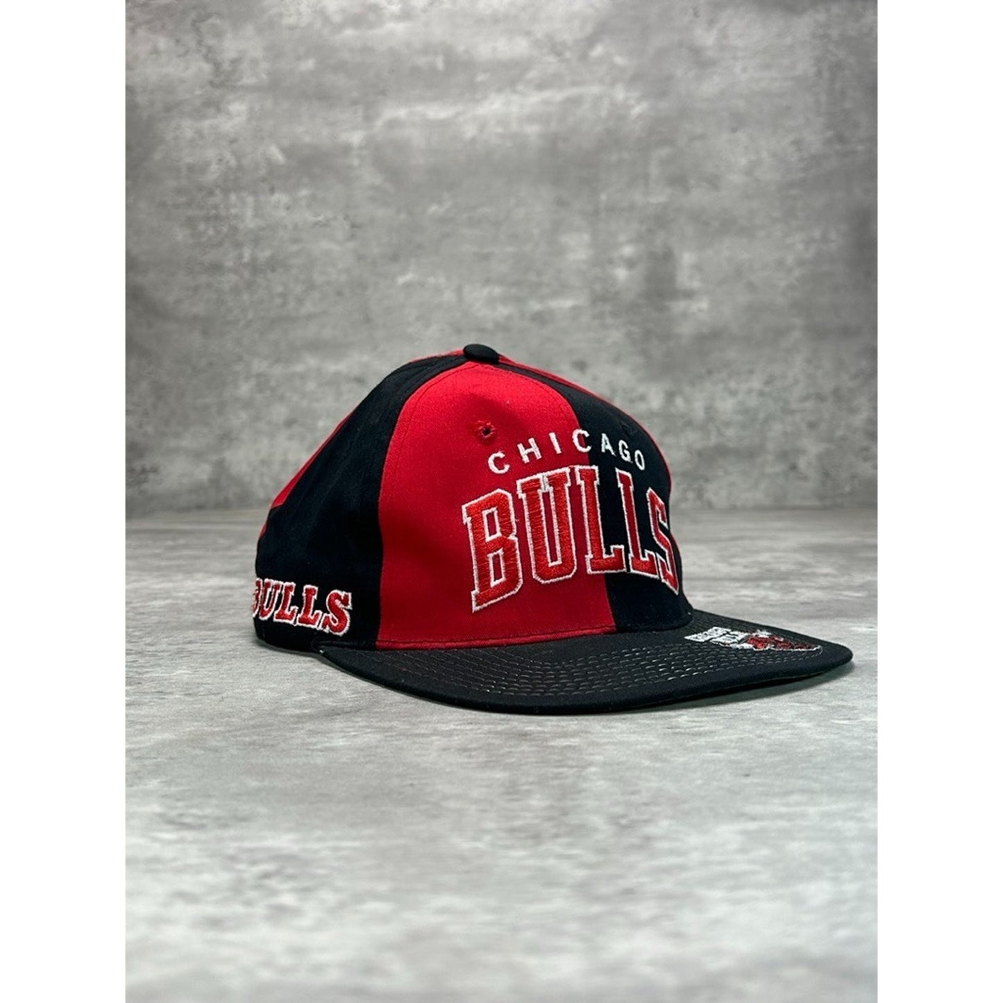 Vintage 90s Chicago Bulls NBA Starter Two Tone Arc Spellout Snapback Hat OSFA