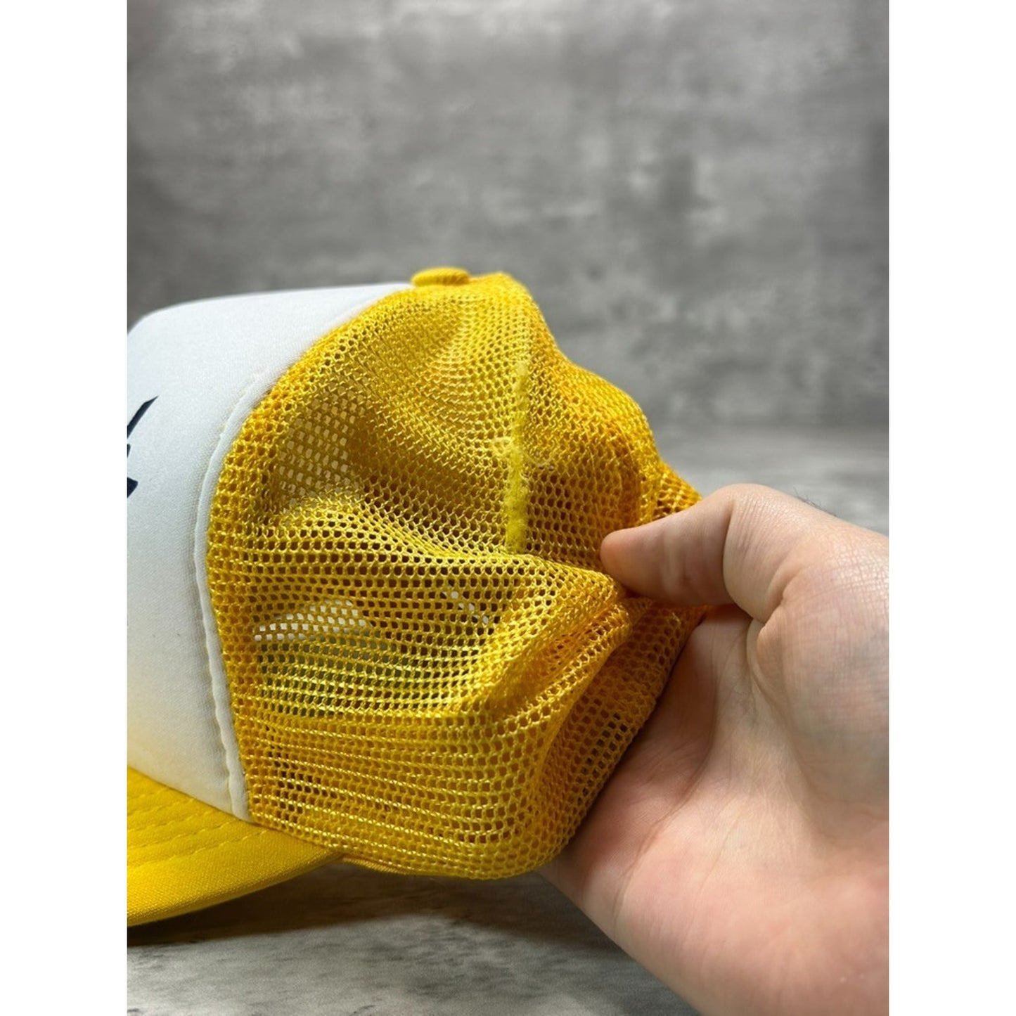 Vintage 1988 Oshkosh Graphic Spellout Trucker Snapback Hat OSFA White/Yellow