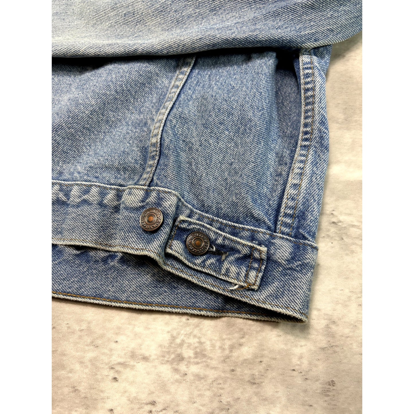 Vintage 80s Levis Red Tab Medium Wash Denim Type 3 Trucker Jacket Size 44R Medium