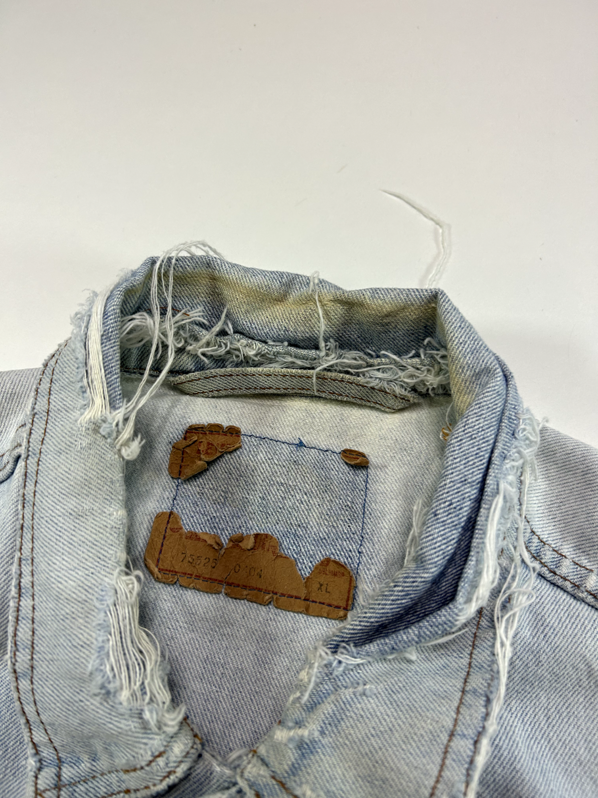 Vintage 80s Levis Red Tab Medium Wash Distressed Denim Trucker Jacket Size XL