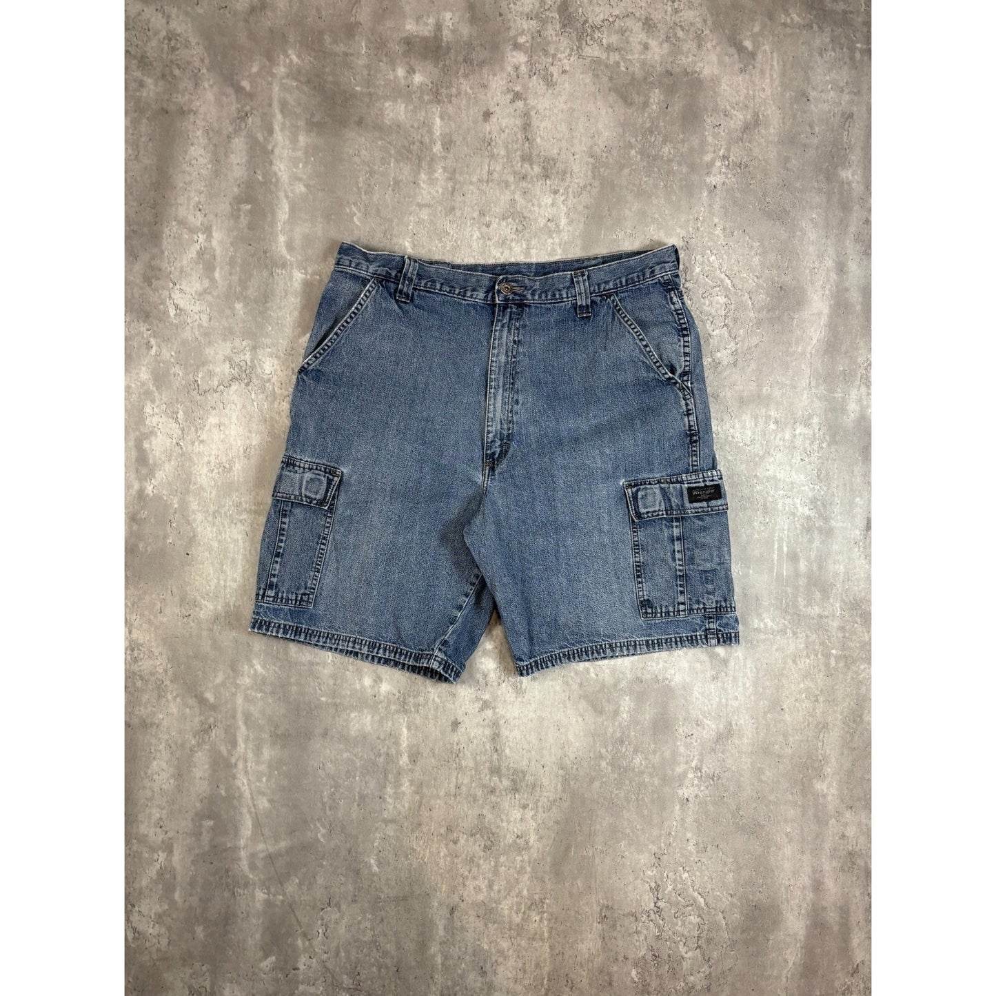 Vintage Wrangler Jeans Medium Wash Denim Cargo Shorts Size 37 Blue