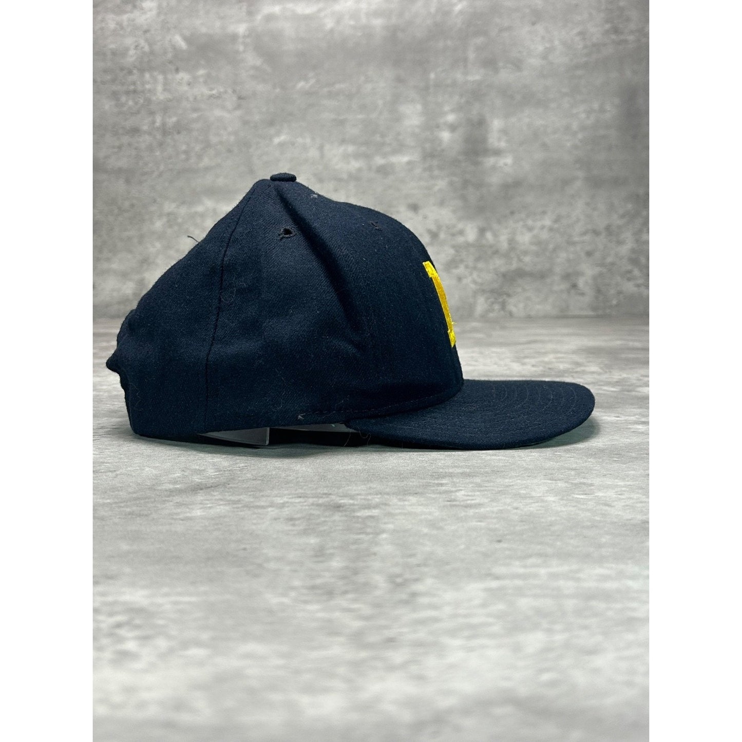 Vintage 90s Michigan Wolverines NCAA Embroidered Logo Snapback Hat OSFA