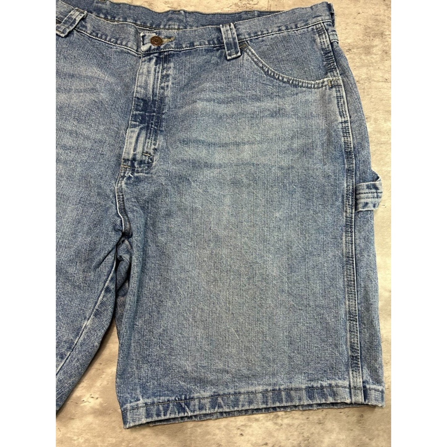 Vintage Wrangler Workwear Medium Wash Denim Carpenter Shorts Size 38 Blue