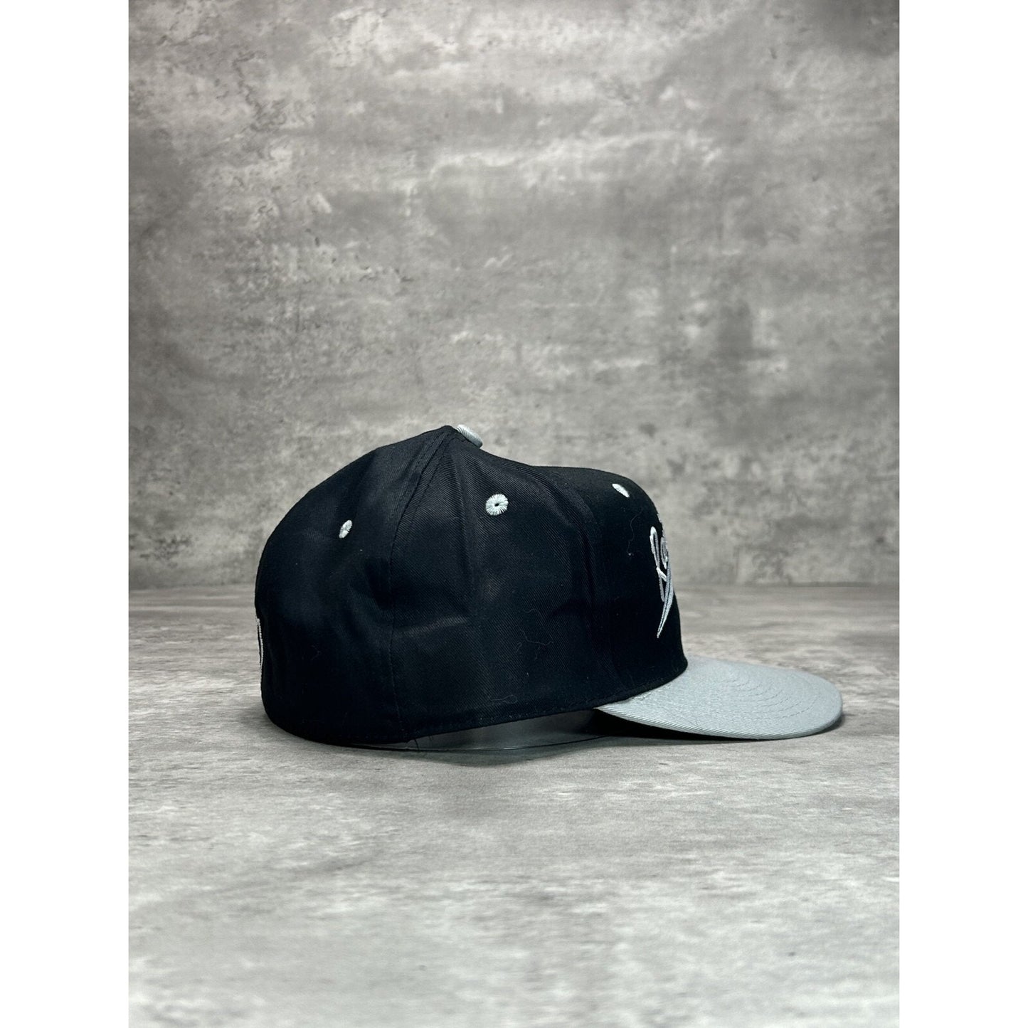 Vintage 90s Los Angeles Raiders NFL Embroidered Fitted Hat 7 5/8 Black