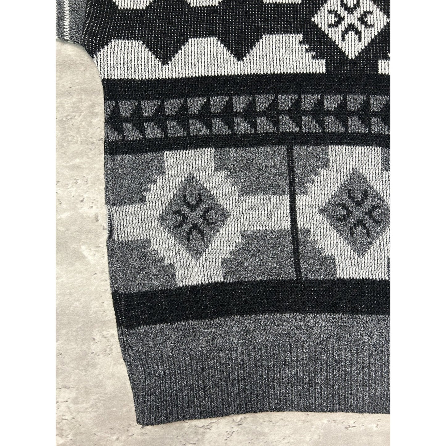 Vintage 80s/90s Abstract Geometric Print Pullover Ribbed Knit Sweater Sz Medium