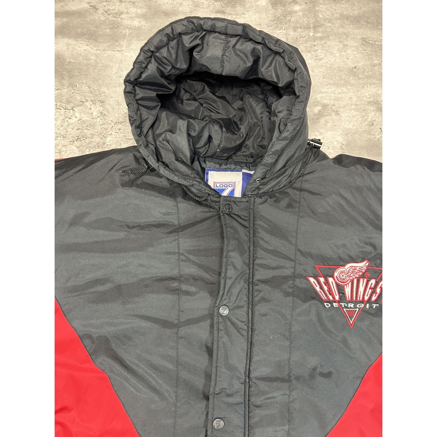 Vintage 90s Detroit Red Wings NHL Insulated Embroidered Nylon Jacket Size XL
