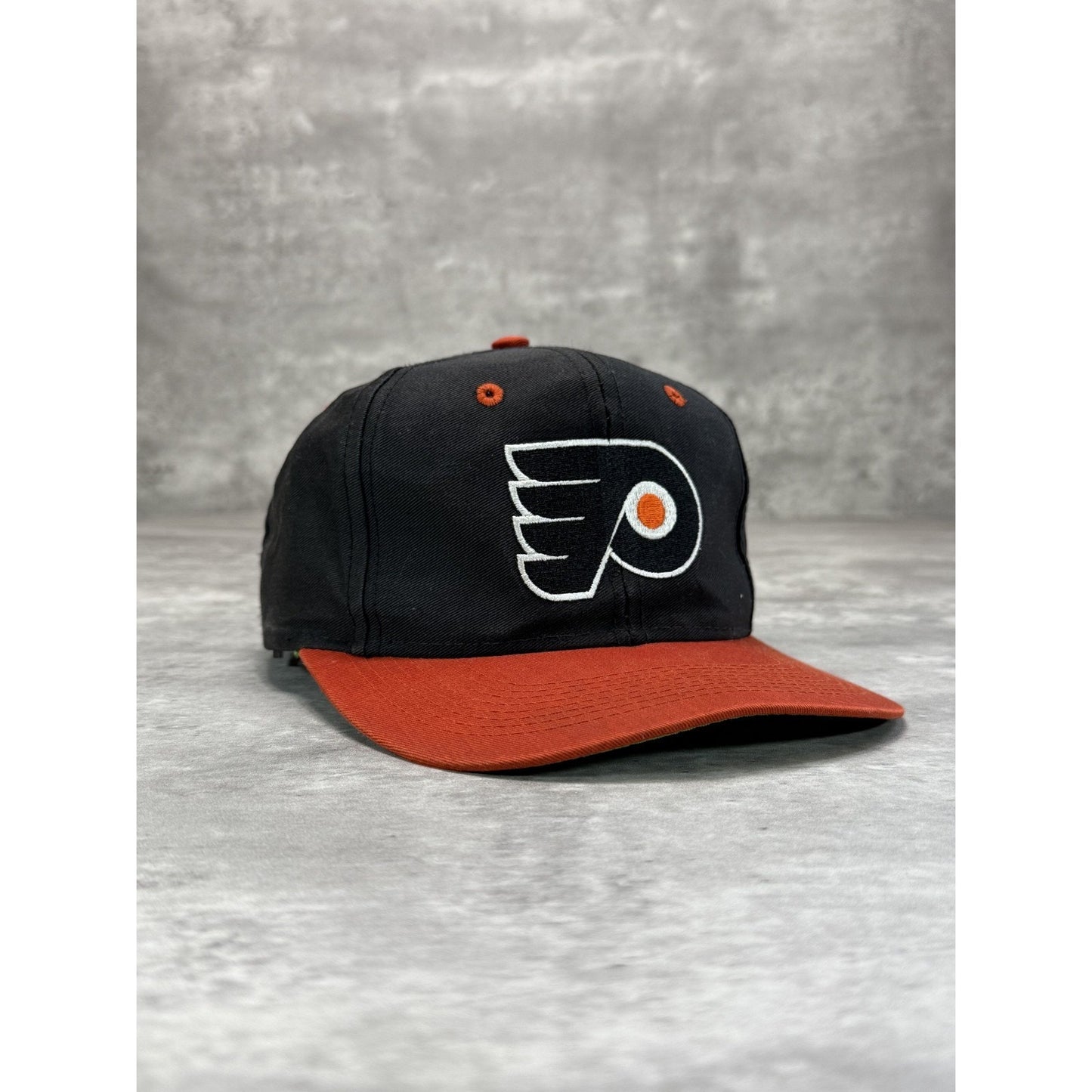 Vintage 90s Philadelphia Flyers NHL Embroidered Logo Hockey Snapback Hat OSFA