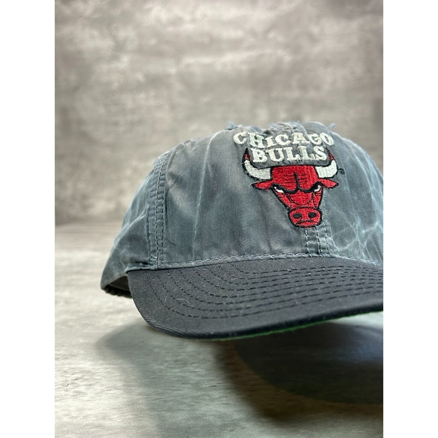 Vintage 90s Chicago Bulls NBA Embroidered Logo Starter Nylon Snapback Hat OSFA