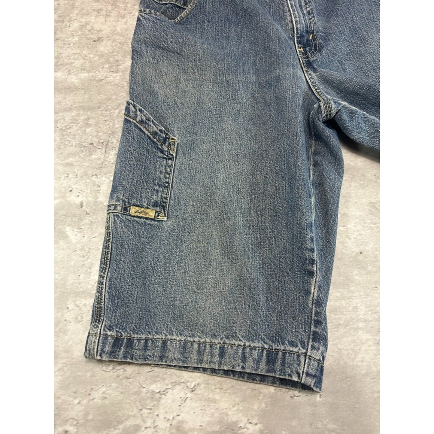 Vintage Levis Strauss Medium Wash Denim Workwear Carpenter Shorts Size 30 Blue