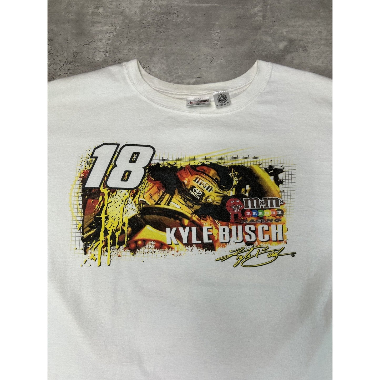 Vintage Kyle Busch #18 M&M Racing Nascar Graphic T-Shirt Size 2XL White