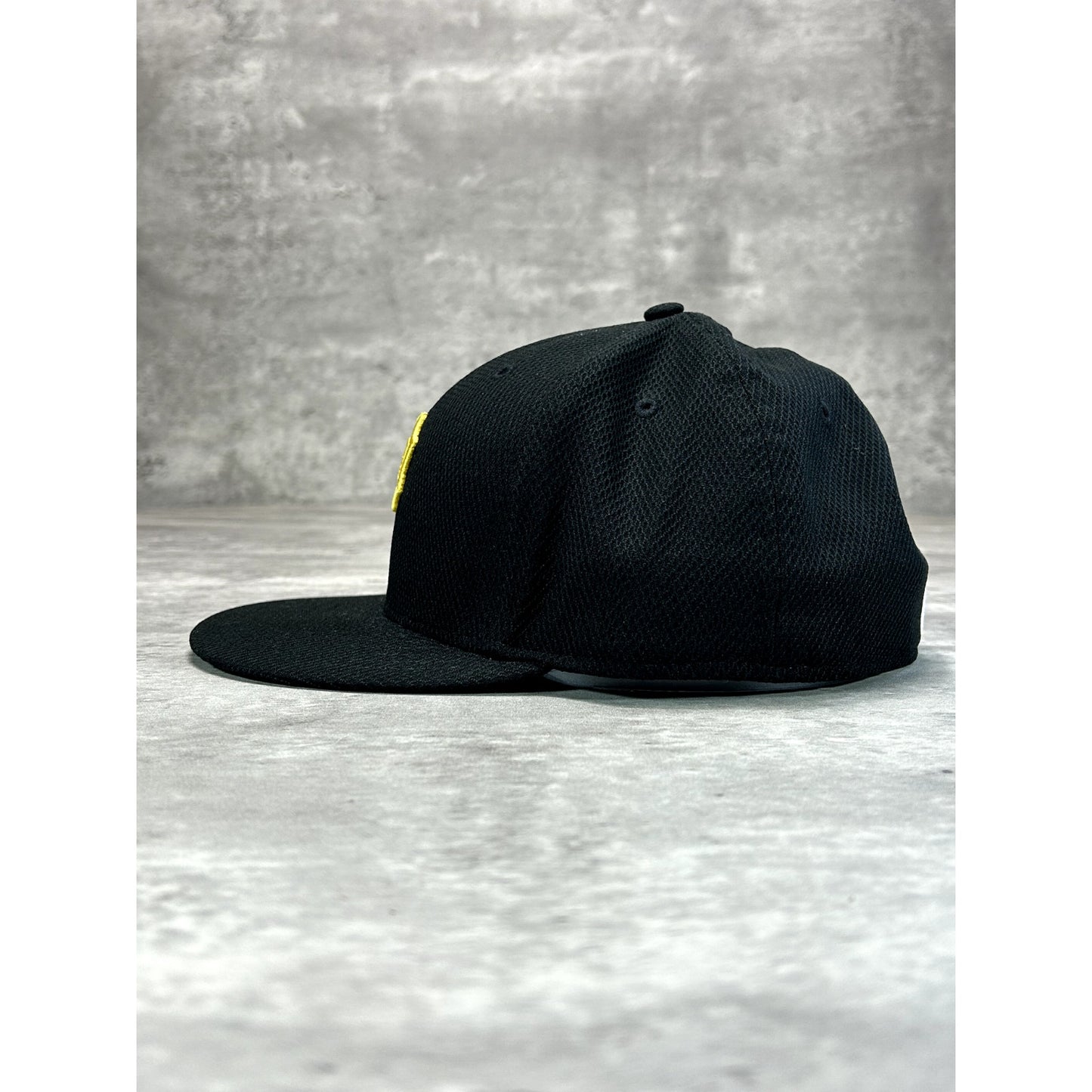 Pittsburgh Pirates MLB Embroidered Logo Baseball Fitted Hat 7 1/2 Black