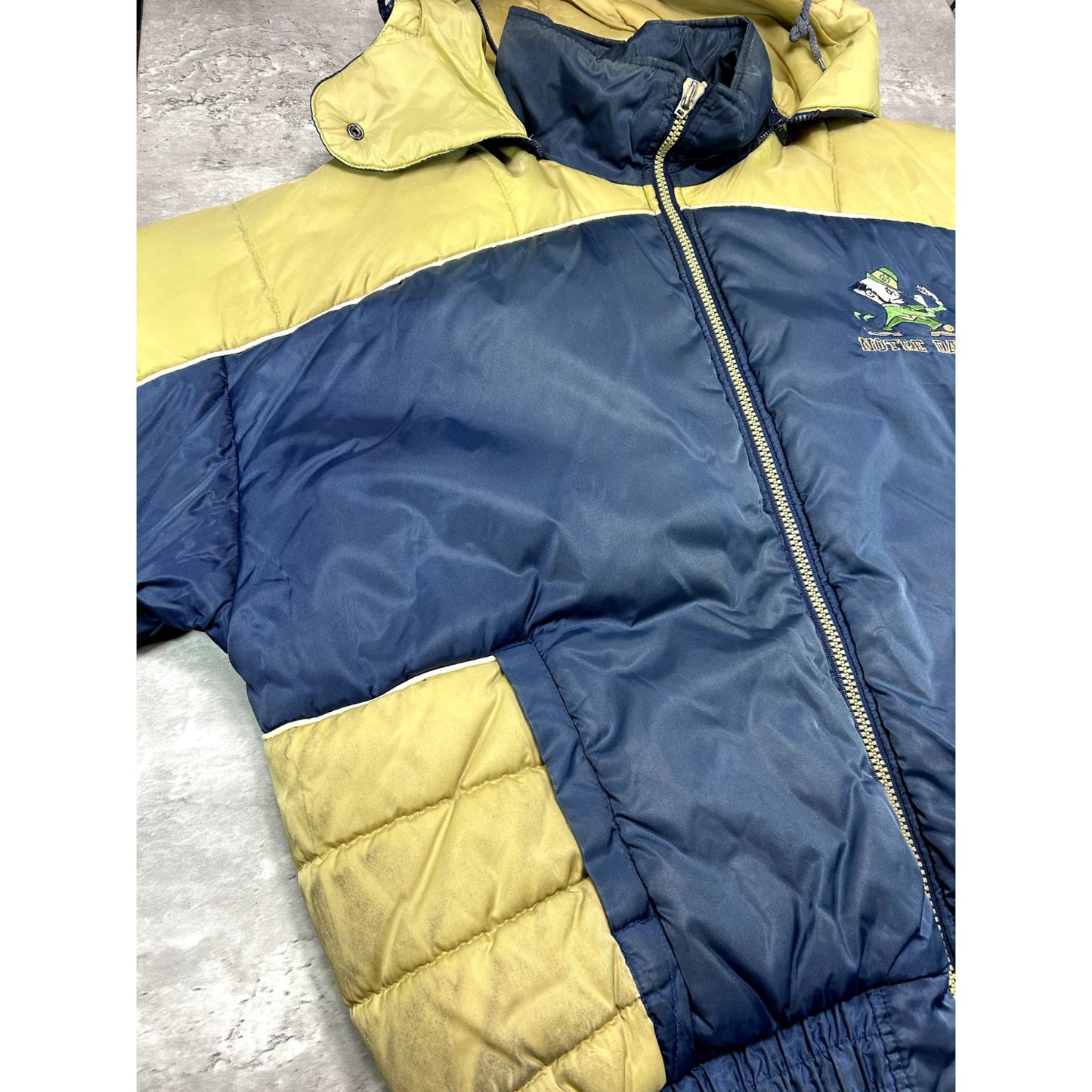 Vintage 90s Notre Dame Fighting Irish NCAA Insulated Jacket Size Large XL