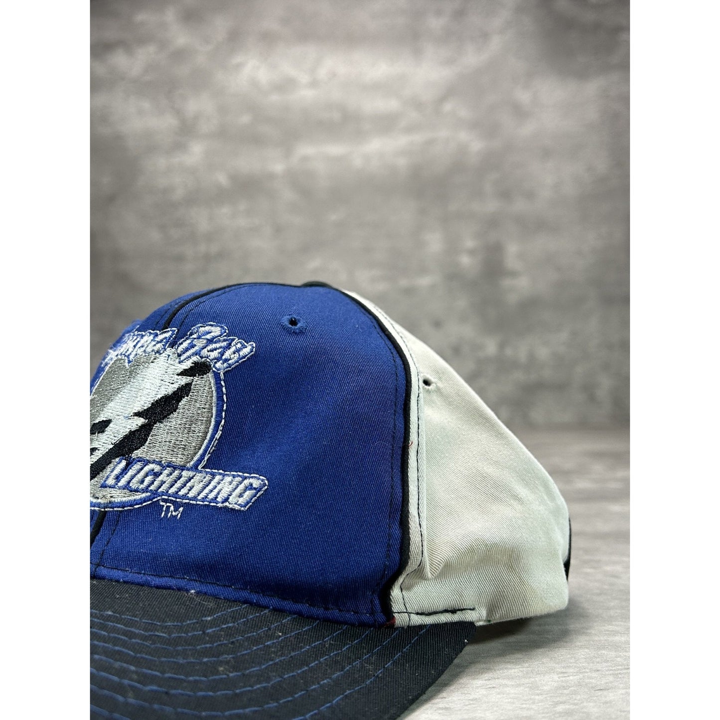 Vintage 90s Tampa Bay Lightning NHL Starter Embroidered Hockey Snapback Hat OSFA