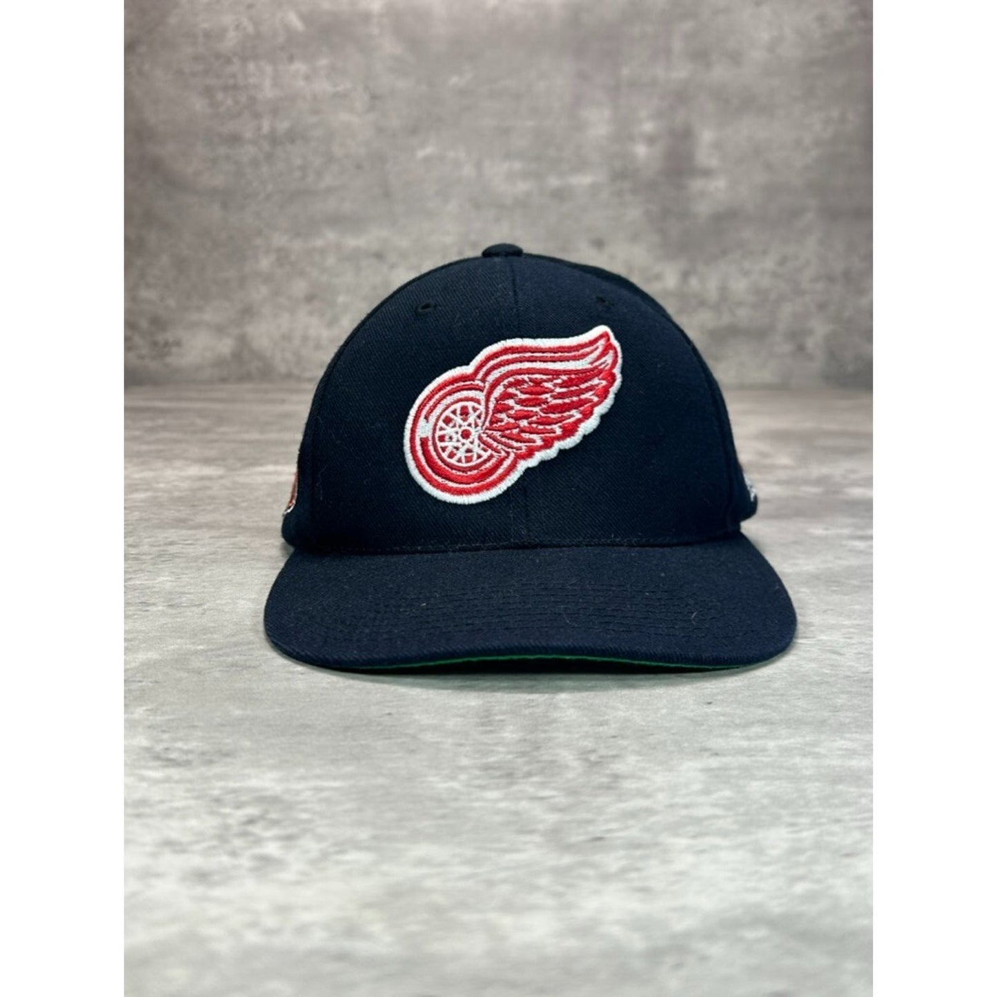 VTG 90s Detroit Red Wings NHL Sports Specialties Plain Logo Snapback Hat OSFA