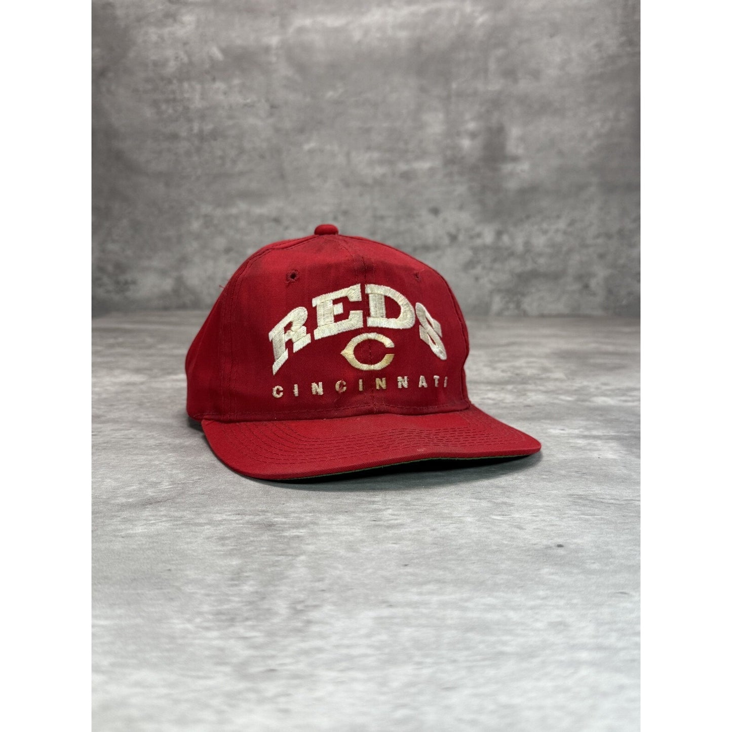Vintage 90s Cincinnati Reds MLB Embroidered Logo Baseball Snapback Hat OSFA