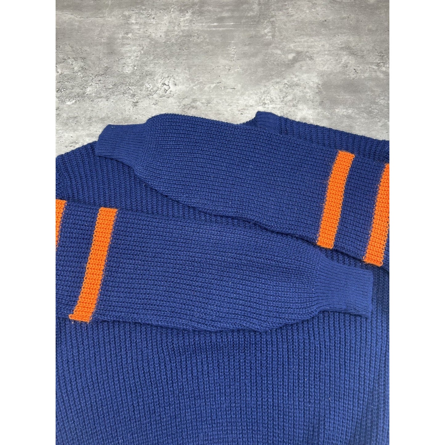 Vintage 90s Chicago Bears NFL Embroidered Logo Knit Sweater Size Medium