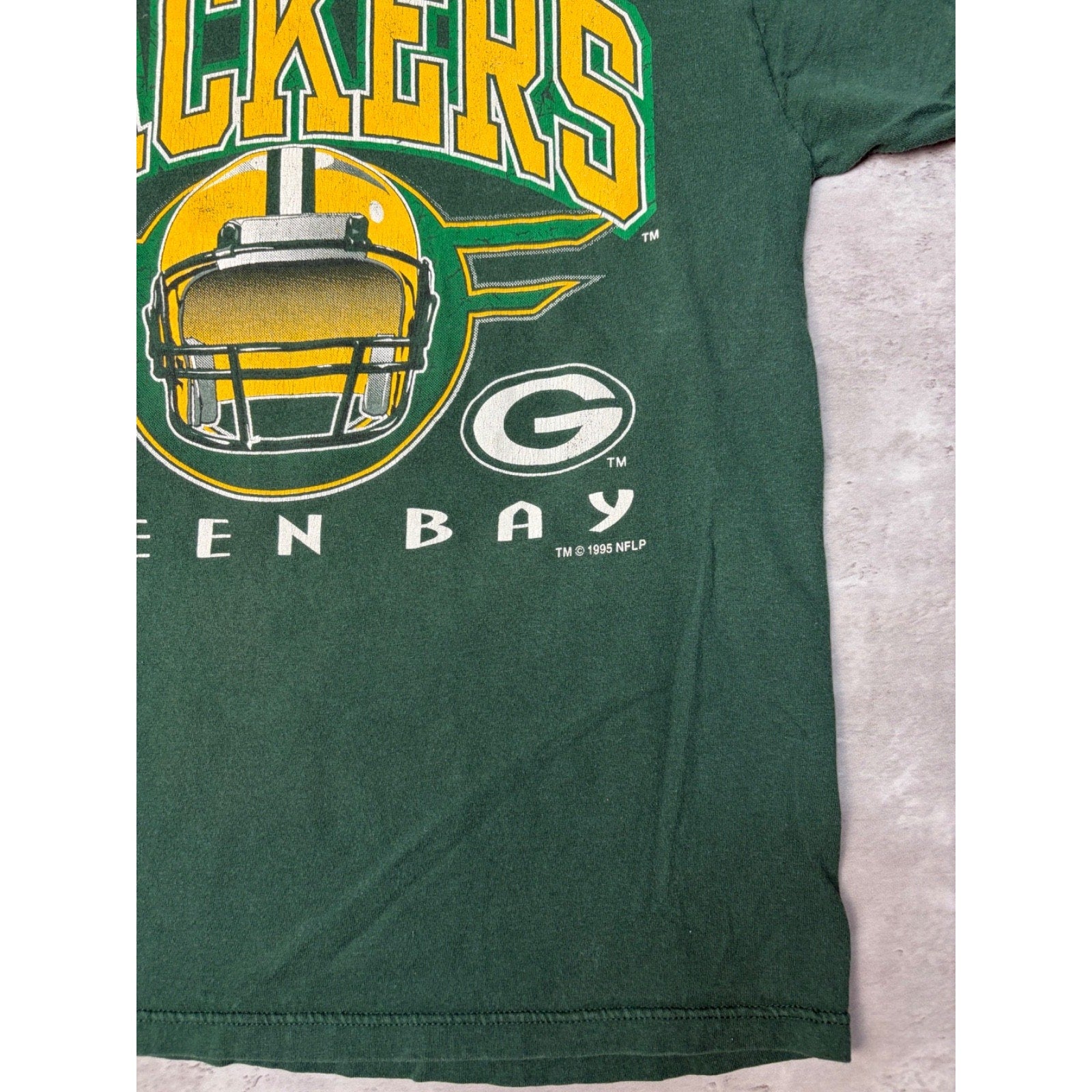 Vintage 1995 Green Bay Packers NFL Helmet Graphic Football T-Shirt Size Large